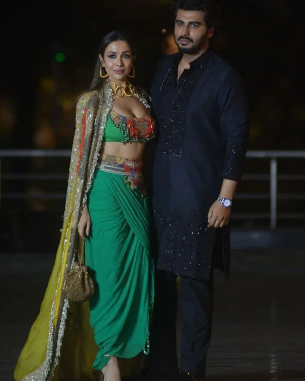 The beautiful couple Malaika Arora and her rumored boyfriend Arjun Kapoor looked absolutely gorgeous as they arrived for Sonam Kapoor's bash. (Varinder Chawla)