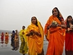 Chhath Puja will be celebrated between October 28-31 this year. This festival is dedicated to Surya Bhagwaan (Sun God) and Chhathi Maya, his sister. Also known as Surya Shashti, on this day, people observe Nirjala fast, worship the 'Sun' God and bath twice - at the time of sunset as well as sunrise. The four-day-long festival starts with the 'Nahai Khai' ritual and ends with 'Usha Arghya' (prayers to the rising sun). Here are dos and don'ts you need to keep in mind while fasting.(Representative Image (HT File Photo))