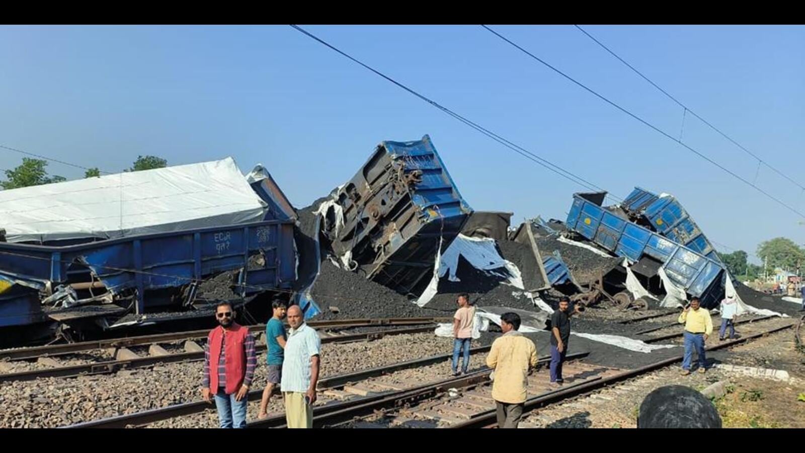 Goods train derails in Bihar, rail traffic hit Hindustan Times