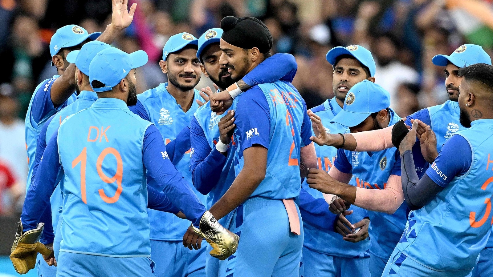 top-indian-players-skip-lunch-in-protest-after-icc-serve-cold-food-at-sydney-in-t20-world-cup