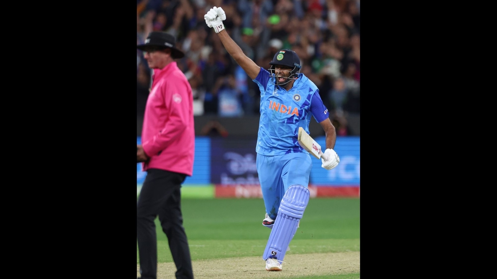 Venkat Prabhu feels proud as R Ashwin recreates film's scene in Ind vs Pak match