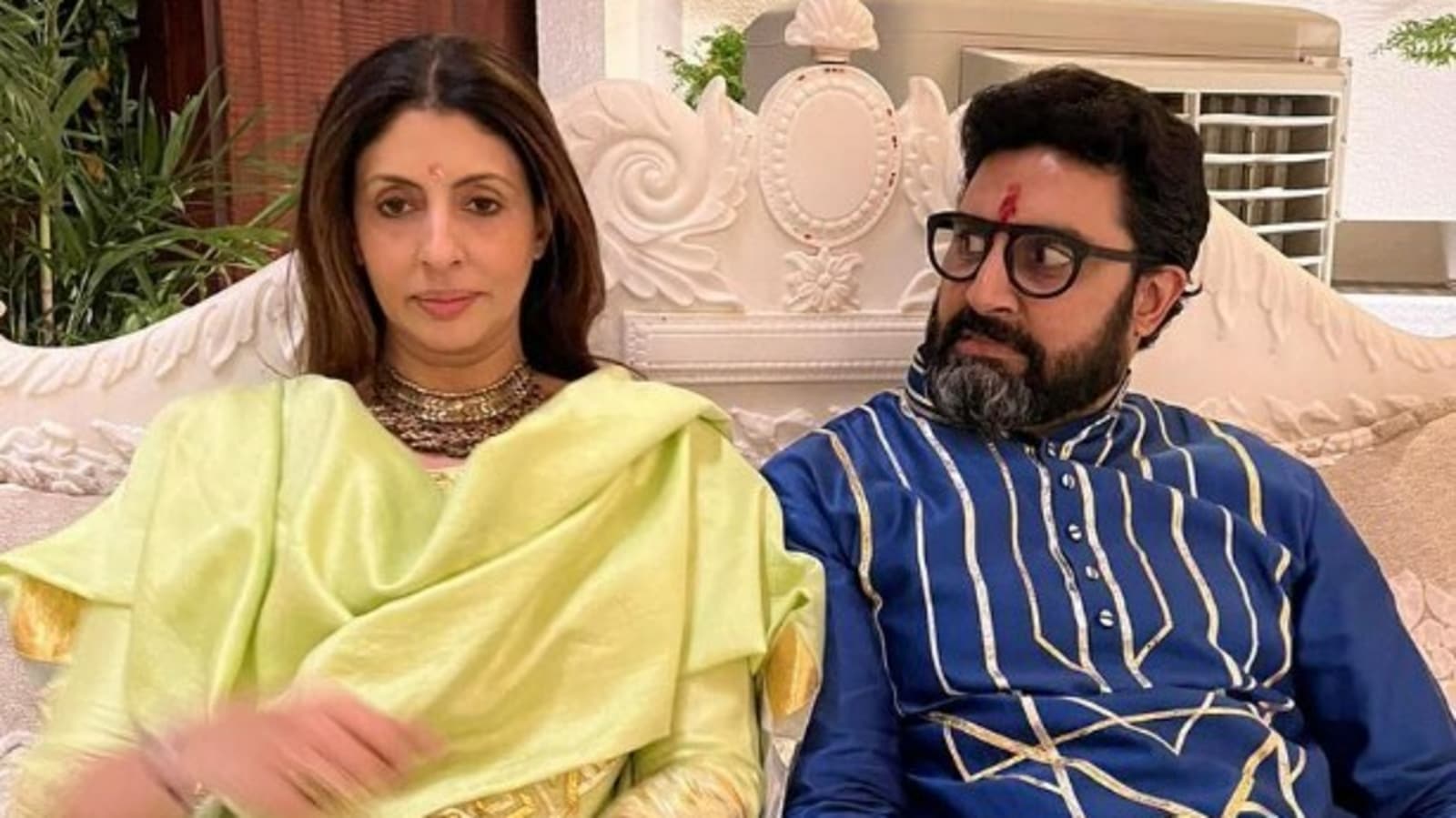 Abhishek Bachchan stares at sister Shweta Bachchan as they celebrate Bhai Dooj, she says ‘what a guy’. See pics