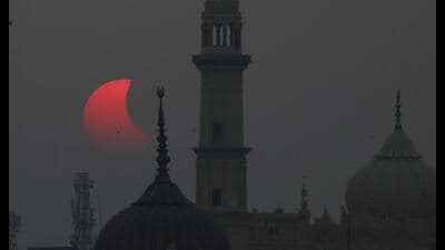 A view of the eclipse from Lucknow’s Old City area on Tuesday. (Deepak Gupta/HT Photo) A view of the eclipse from Lucknow’s Old City area on Tuesday. (Deepak Gupta/HT Photo)