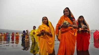 Chhath Puja will be celebrated between October 28-31 this year. This festival is dedicated to Surya Bhagwaan (Sun God) and Chhathi Maya, his sister. Also known as Surya Shashti, on this day, people observe Nirjala fast, worship the 'Sun' God and bath twice - at the time of sunset as well as sunrise. The four-day-long festival starts with the 'Nahai Khai' ritual and ends with 'Usha Arghya' (prayers to the rising sun). Here are dos and don'ts you need to keep in mind while fasting. (Representative Image (HT File Photo)) Chhath Puja will be celebrated between October 28-31 this year. This festival is dedicated to Surya Bhagwaan (Sun God) and Chhathi Maya, his sister. Also known as Surya Shashti, on this day, people observe Nirjala fast, worship the 'Sun' God and bath twice - at the time of sunset as well as sunrise. The four-day-long festival starts with the 'Nahai Khai' ritual and ends with 'Usha Arghya' (prayers to the rising sun). Here are dos and don'ts you need to keep in mind while fasting. (Representative Image (HT File Photo))