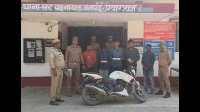 The arrested members of the gang in police custody (HT Photo) The arrested members of the gang in police custody (HT Photo)