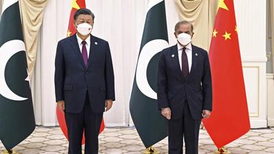 Chinese President Xi Jinping (left) poses for a photo with Pakistan’s Prime Minister Shehbaz Sharif at the Shanghai Cooperation Organization summit in Samarkand, Uzbekistan,on September 16, 2022. (AP)