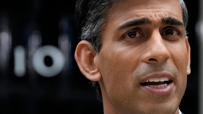 Rishi Sunak: New British Prime Minister Rishi Sunak speaks at Downing Street. (AP)