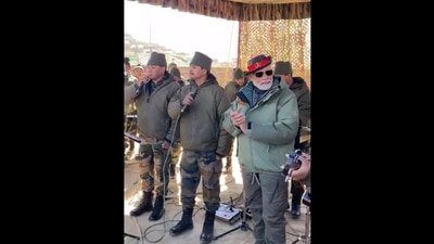 PM Modi with Indian soldiers in Kargil. (Twitter/@narendramodi) PM Modi with Indian soldiers in Kargil. (Twitter/@narendramodi)