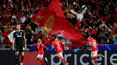 Champions League - Group H - Benfica v Juventus -Benfica's Rafa Silva celebrates scoring their fourth goal with teammates     TPX IMAGES OF THE DAY (REUTERS)
