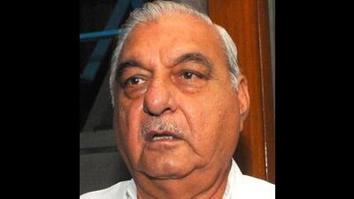 Countering the BJP’s claims of an efficient and effective administration in the past eight years, former Haryana chief minister Bhupinder Singh Hooda in a statement alleged that the present government had broken all the records in terms of crime, caste and corruption. (HT File Photo)