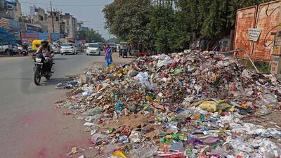 Garbage dumped in the open at a Sector 12 road in Gurugram. (Vipin Kumar/HT Photo)