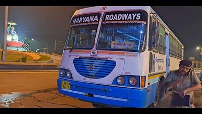 The bus parked at Agrasen Chowk in Ambala City after its driver and a passenger clashed on Tuesday night. (HT Photo) The bus parked at Agrasen Chowk in Ambala City after its driver and a passenger clashed on Tuesday night. (HT Photo)