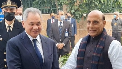 Russia's defence minister Sergey Shoigu with his Indian counterpart Rajnath Singh (File) Russia's defence minister Sergey Shoigu with his Indian counterpart Rajnath Singh (File)