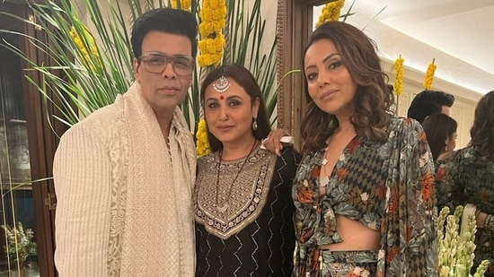Diwali 2019: Sara Ali Khan poses with her 'pattakas' Amrita Singh and  Ibrahim Ali Khan | Hindi Movie News - Times of India