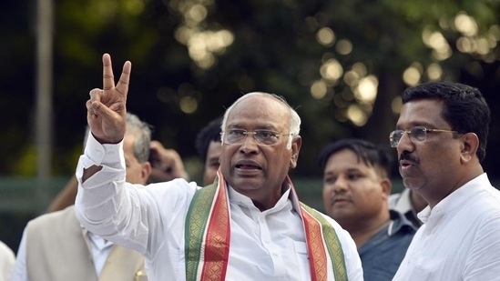 Newly elected Indian National Congress (INC) president Mallikarjun Kharge shows the victory sign at his Rajaji Marg residence, in New Delhi, India, on Wednesday, (HT Photo)