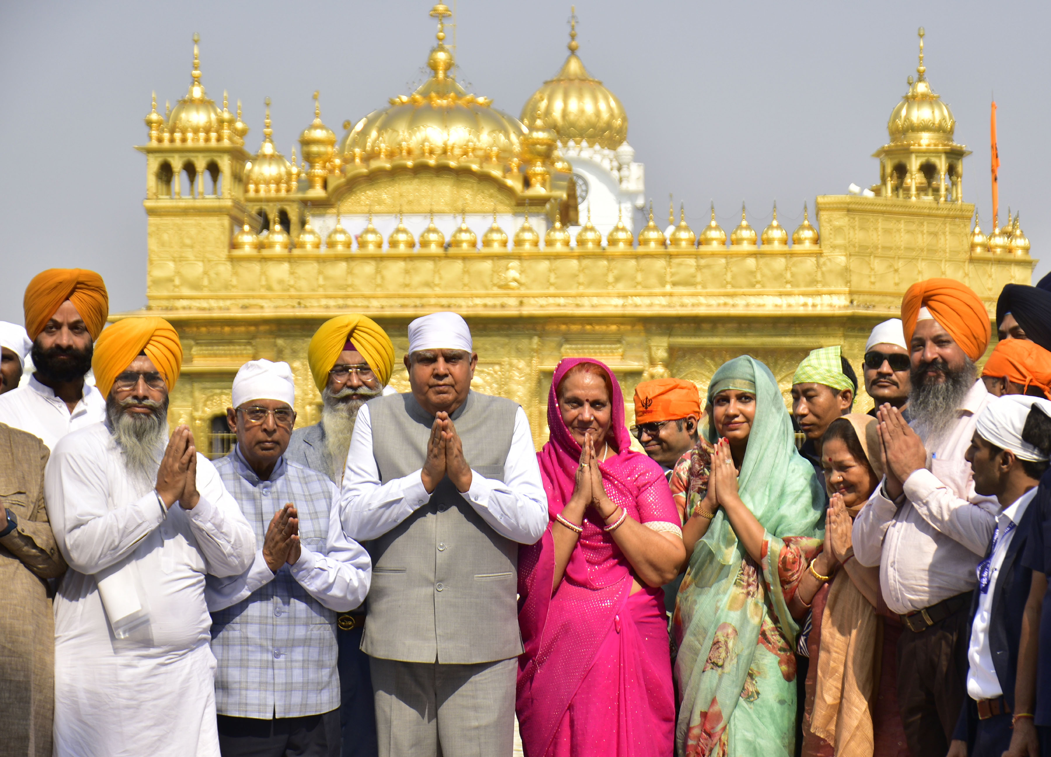 Vice-President Jagdeep Dhankhar with his family and others at the Golden Temple in Amritsar. (Sameer Sehgal /Hindustan Times)