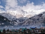 Himachal Pradesh is undoubtedly one of the top snow destinations for amazing winter vacations. The magnificent twilight across the icy landscapes, along with the snowflakes, appears entrancing forever. Families, honeymooning couples, and lone travellers all come here each year for a winter break. A traveller will be compelled to spend every free moment with the snowflakes melting on the ground, the chilly breeze, the snow-covered mountains, trees, and meadows, amazing Himachali food, and captivating tourist destinations.(Unsplash)