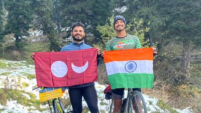 Two friends from Karnataka travelled to Kashmir on their cycles in 26 days to complete a 3,500 km ride (HT Photo)