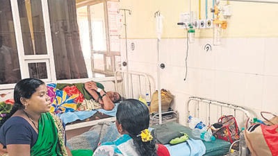 Two people died and 70 others hospitalised in Belagavi for consuming water from a borewell surrounded by the drain-like pond (HT Photo) Two people died and 70 others hospitalised in Belagavi for consuming water from a borewell surrounded by the drain-like pond (HT Photo)