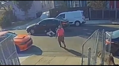 76-year-old woman saves her elderly neighbour from getting robbed in broad daylight. (Instagram/@goodnews_movement) 76-year-old woman saves her elderly neighbour from getting robbed in broad daylight. (Instagram/@goodnews_movement)