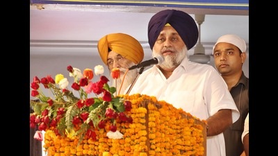 Shiromani Akali Dal (SAD) party president Sukhbir Singh Badal addresses a gathering during a religious function to mark centenary of Saka Panja Sahib in Amritsar on Thursday. (Sameer Sehgal/HT) Shiromani Akali Dal (SAD) party president Sukhbir Singh Badal addresses a gathering during a religious function to mark centenary of Saka Panja Sahib in Amritsar on Thursday. (Sameer Sehgal/HT)