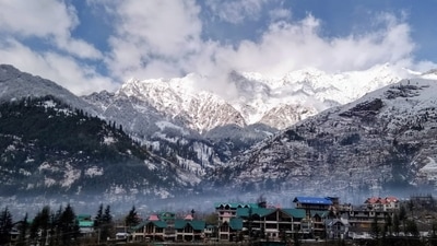 Himachal Pradesh is undoubtedly one of the top snow destinations for amazing winter vacations. The magnificent twilight across the icy landscapes, along with the snowflakes, appears entrancing forever. Families, honeymooning couples, and lone travellers all come here each year for a winter break. A traveller will be compelled to spend every free moment with the snowflakes melting on the ground, the chilly breeze, the snow-covered mountains, trees, and meadows, amazing Himachali food, and captivating tourist destinations. (Unsplash) Himachal Pradesh is undoubtedly one of the top snow destinations for amazing winter vacations. The magnificent twilight across the icy landscapes, along with the snowflakes, appears entrancing forever. Families, honeymooning couples, and lone travellers all come here each year for a winter break. A traveller will be compelled to spend every free moment with the snowflakes melting on the ground, the chilly breeze, the snow-covered mountains, trees, and meadows, amazing Himachali food, and captivating tourist destinations. (Unsplash)
