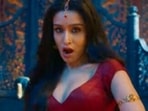 Shraddha Kapoor, Kriti Sanon, Varun Dhawan in Thumkeshwari.