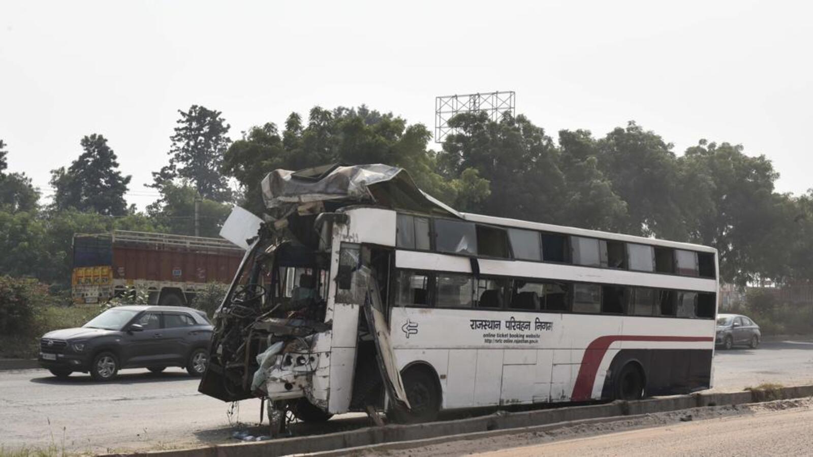 DEADLY NH 48 ACCIDENT 10 BURNT ALIVE AS LUXURY SLEEPER BUS CATCHES visual data 7