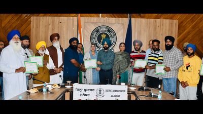 The farmers from blocks includes Adampur, Bhogpur, Jalandhar East and West, Lohian, Nakodar, Nurmahal, Phillaur, Rurka Kalan, and Shahkot. (HT photo) The farmers from blocks includes Adampur, Bhogpur, Jalandhar East and West, Lohian, Nakodar, Nurmahal, Phillaur, Rurka Kalan, and Shahkot. (HT photo)