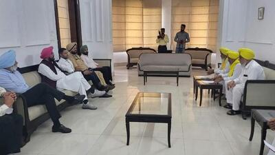 Punjab agriculture minister Kuldeep Singh Dhaliwal and the state leadership of the Bharatiya Kisan Union (BKU) Ekta-Ugrahan at a meeting in Patiala on Friday. (HT Photo) Punjab agriculture minister Kuldeep Singh Dhaliwal and the state leadership of the Bharatiya Kisan Union (BKU) Ekta-Ugrahan at a meeting in Patiala on Friday. (HT Photo)