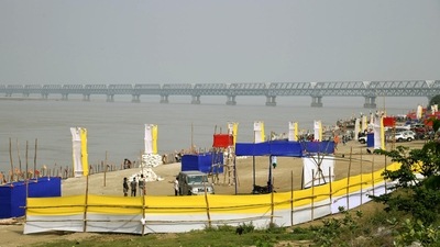 Digha Ghat being prepared for the Chhath Puja festival in Patna, Bihar. Chhath Puja is also referred to as Surya Shashti Chhath Parv, Dala Puja, Pratihar and Dala Chhath. (HT Photo/Santosh Kumar)