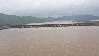 During the recent floods to Godavari in July, water level at Bhadrachalam reached 71.3 feet due to discharge of 24.88 lakh cusecs and it resulted in submergence of hundreds of villages and thousands of acres of standing crops. (HT Archives) During the recent floods to Godavari in July, water level at Bhadrachalam reached 71.3 feet due to discharge of 24.88 lakh cusecs and it resulted in submergence of hundreds of villages and thousands of acres of standing crops. (HT Archives)