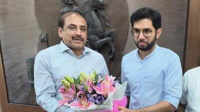 Aaditya Thackeray was in Pune and visited the Pune Municipal Corporation (PMC) to discuss various urban issues with municipal commissioner Vikram Kumar. (HT PHOTO)