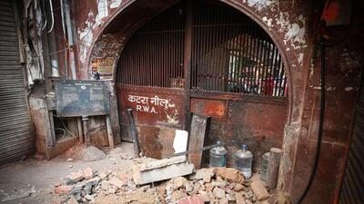 A portion of the Katra Neel gateway collapsed because in Chandni Chowk on Friday. (Sanchit Khanna/HT Photo) A portion of the Katra Neel gateway collapsed because in Chandni Chowk on Friday. (Sanchit Khanna/HT Photo)