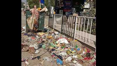 Meeting inconclusive, sanitation workers continue strike