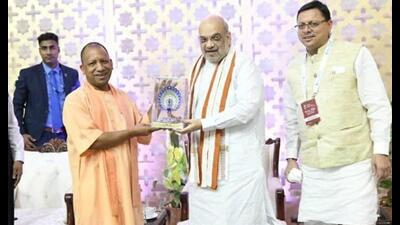 Chief minister Yogi Adityanath gifted ODOP articles to union home minister Amit Shah and CMs of 15 states participating in the meeting in Faridabad, Haryana. (Sourced)