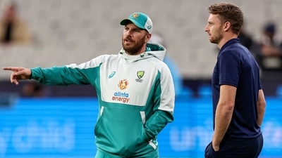 Australia's Aaron Finch (L) chats to England's Jos Buttler Australia's Aaron Finch (L) chats to England's Jos Buttler