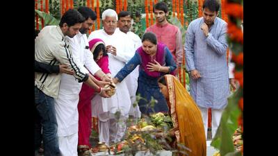The RJD family observing the Chhath Puja in 2015. (File Photo)