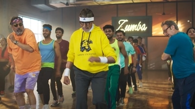 Boman Irani, Amitabh Bachchan and Anupam Kher in a still from Uunchai song Arre Oh Uncle. Boman Irani, Amitabh Bachchan and Anupam Kher in a still from Uunchai song Arre Oh Uncle.