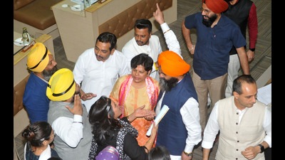 AAP councillors having arguments with nominated and BJP councillors at the MC office in Sector 17, Chandigarh, on Friday. (Ravi Kumar/HT) AAP councillors having arguments with nominated and BJP councillors at the MC office in Sector 17, Chandigarh, on Friday. (Ravi Kumar/HT)