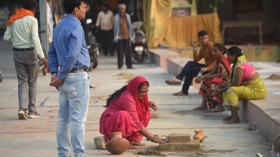 People making preparations for the Chhath puja in Lucknow on Thursday. On the second day of the festival - 'Kharna' - is observed when devotees observe day long fast and break it after worshipping mother Earth in the evening. Offerings made to god include rice pudding (kheer) and fruits. (Deepak Gupta/HT Photo) People making preparations for the Chhath puja in Lucknow on Thursday. On the second day of the festival - 'Kharna' - is observed when devotees observe day long fast and break it after worshipping mother Earth in the evening. Offerings made to god include rice pudding (kheer) and fruits. (Deepak Gupta/HT Photo)