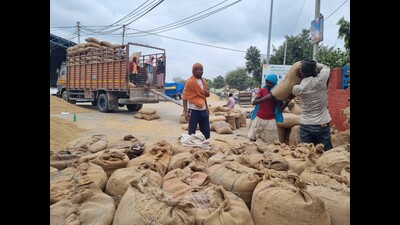 Farmers protest in Karnal over slow procurement of paddy
