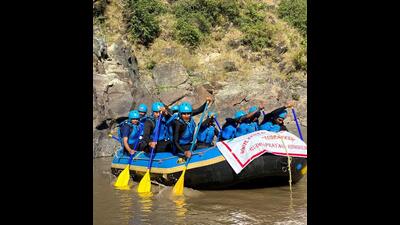 Armymen from Kharga Corps during the rafting expedition. (HT Photo)
