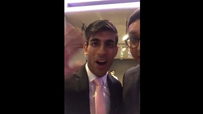 UK PM Rishi Sunak in celebrity chef Sanjay Raina's video shared on Twitter. ( Twitter - Sanjay Raina)
