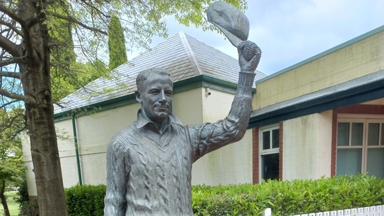 Don Bradman's statue in Bowral(Somshuvra Laha)