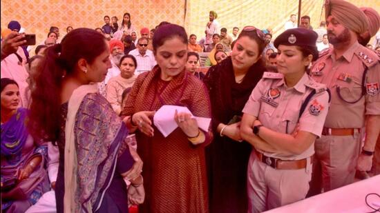 Punjab Women Commission chairperson Manisha Gulati with senior police officials interacting with residents during the Lok Adalat at Police Lines in Ludhiana. (Harvinder Singh/H)