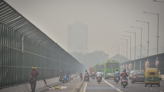 Vehicles ply on Vikas Marg amid a dense layer of smog, in New Delhi. (Raj K Raj/ HT Photo)