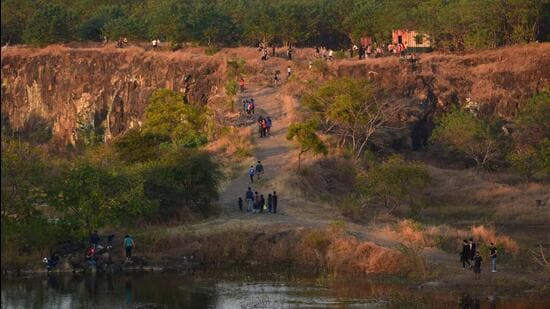 ‘Run for the Hills’ assumes significance in the backdrop of three destructive projects planned by the Pune Municipal Corporation (PMC) including the Balbharati road across the Law college slope (surface road); two tunnels with exits at Sutardhara (Paud road), Janwadi (Gokhalenagar) and Panchavati; and HCMTR/Neo metro elevated road across the Law college slope. (HT FILE PHOTO)