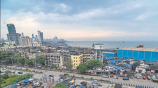 Mumbai, India - September 02, 2022: General view of the Worli seaface and nearby buildings opposite Bandra-Worli Sealink, at Worli, in Mumbai, India, on Friday, September 02, 2022. (Photo by Pratik Chorge/Hindustan Times) (Pratik Chorge/HT PHOTO)