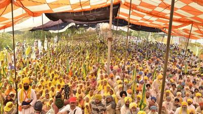 Farmers lifted their protest outside chief minister Bhagwant Mann’s private residence in Sangrur on Saturday, a day after the Punjab government gave a written assurance to accept their demands. (HT Photo)